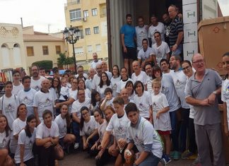 El Banco de libros de Tíjola recibe una ayuda por Navidad Miembros del Banco de libros de Tíjola