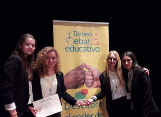 El IES Alto Almanzora, ganador del primer Torneo de Debate Educativo en Andalucía Alumnas del IES Alto Almanzora de Tíjola ganadoras del concurso.
