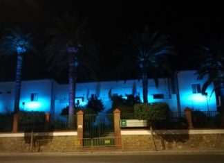 Tíjola se tiñe de azul en el Día Mundial de la Dislexia Colegio de Tíjola vestido de azul