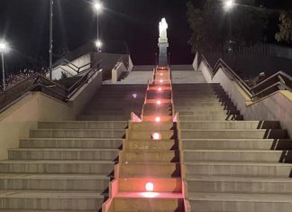 Tíjola ‘se viste’ de color rosa por el Cáncer de Mama Sagrado Corazón de Tíjola en rosa