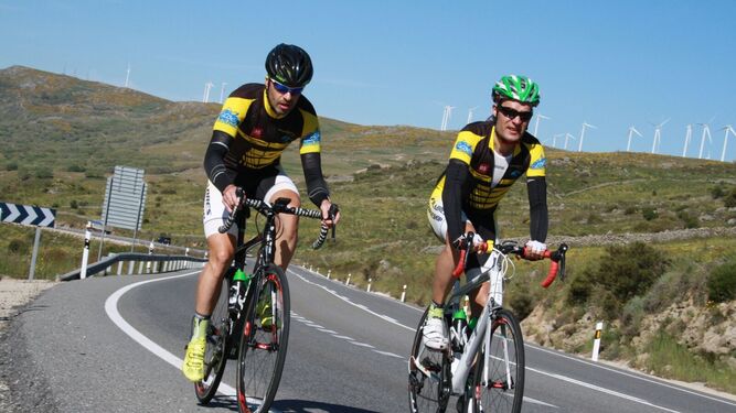 Ciclistas José Ramón Marín Fernández y José Manuel Requena Corral