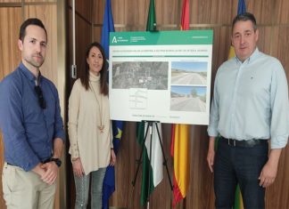 La Junta mejorará la A-334 a su paso por Tíjola El alcalde y la delegada de Fomento junto al proyecto. El alcalde y la delegada de Fomento junto al proyecto.