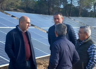 La Junta subvenciona cuatro plantas fotovoltaicas para el autoconsumo de una comunidad de regantes de Tíjola Instalación de placas solares en Tíjola