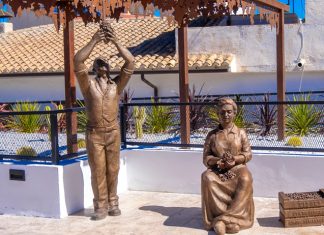 Tíjola celebra el Día de la Mujer con emotivos actos en honor a las trabajadoras locales Las figuras del hombre y la mujer parralera, símbolo del esfuerzo compartido en los parrales y homenaje al legado agrícola de Tíjola