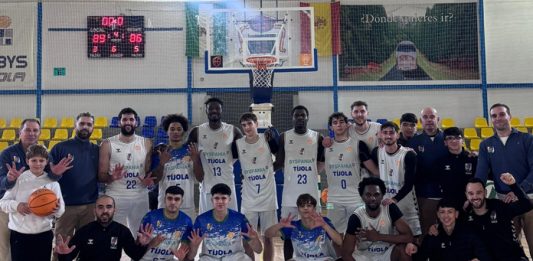 Exhibición del Byspania, victoria aplastante y playoff asegurado en su año de estreno El equipo de Tíjola después del triunfo.