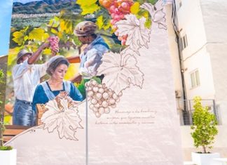 Tíjola homenajea su tradición vendimiadora con un mural en la Plaza Nueva Nuevo mural en la Plaza Nueva