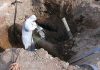 Obras de renovación de la red de abastecimiento y pavimentación en El Higueral Retirada de tuberías de fibrocemento