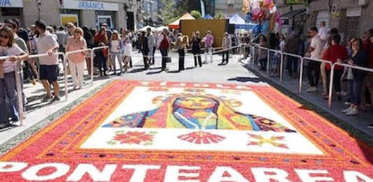 Tíjola lleva su arte efímero hasta Ponteareas y estrecha lazos con una de las grandes celebraciones del Corpus Christi en España La tradición y el arte efímero de Tíjola viajaron hasta Galicia con motivo la celebración del Corpus Christi.