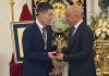 La Virgen del Socorro de Tíjola recibe el Escudo de Oro de la Provincia de Almería La Hermandad recogiendo el reconocimiento.